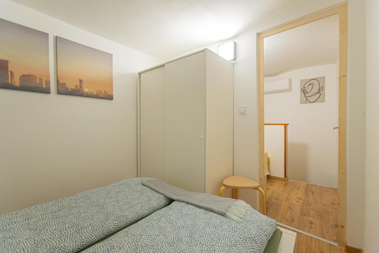 2 Bedroom Apartment In The Dob Street, Emerald Budapest Exterior foto